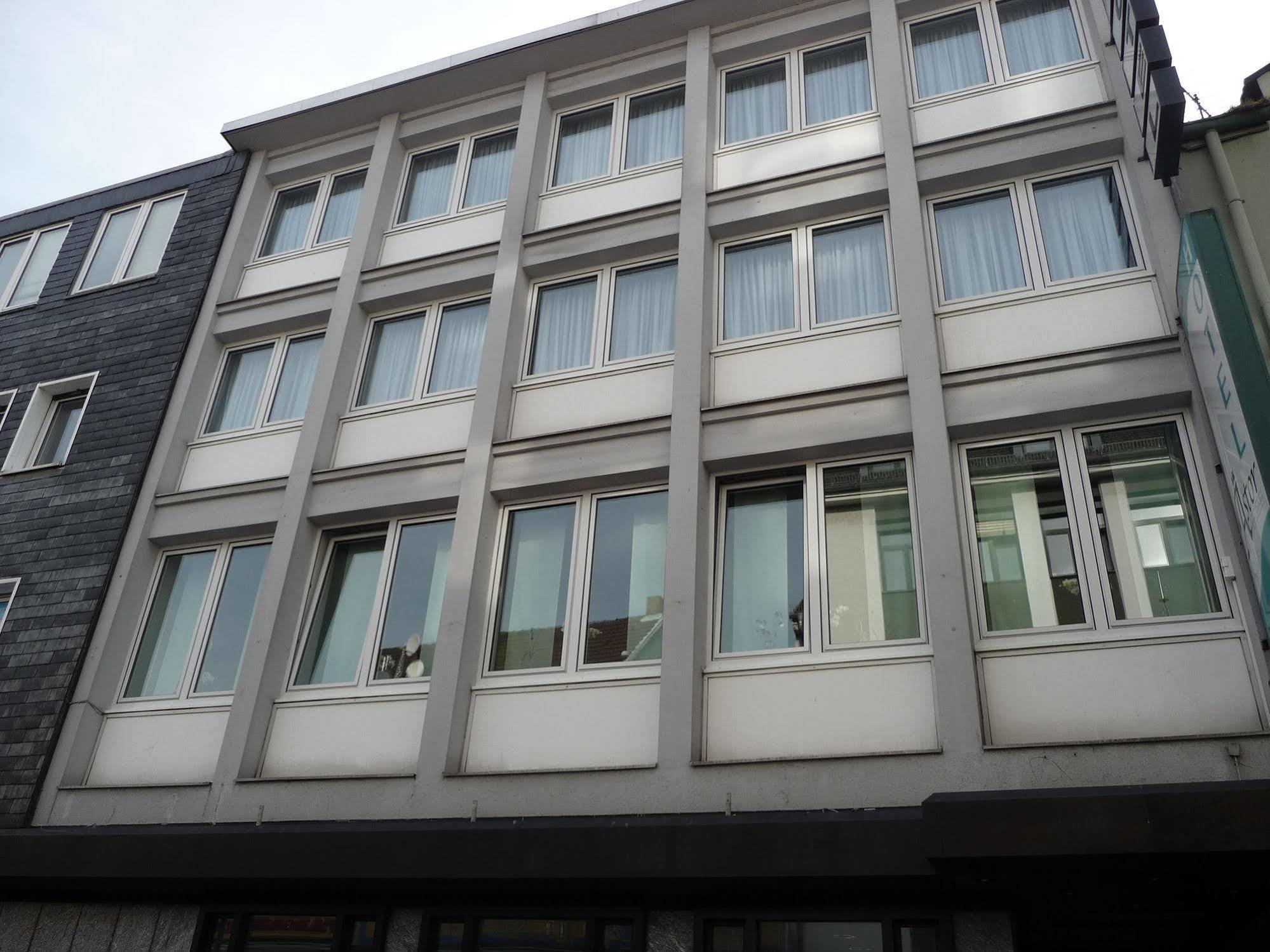 Hotel Sechzehn Leverkusen Extérieur photo