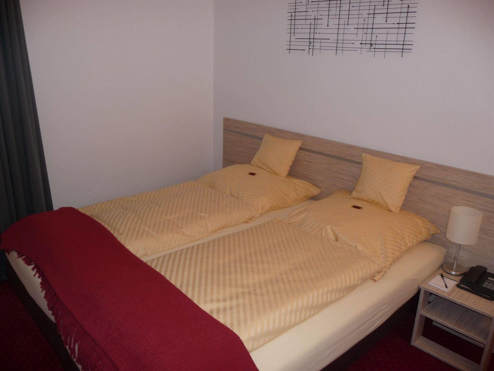 Hotel Sechzehn Leverkusen Extérieur photo