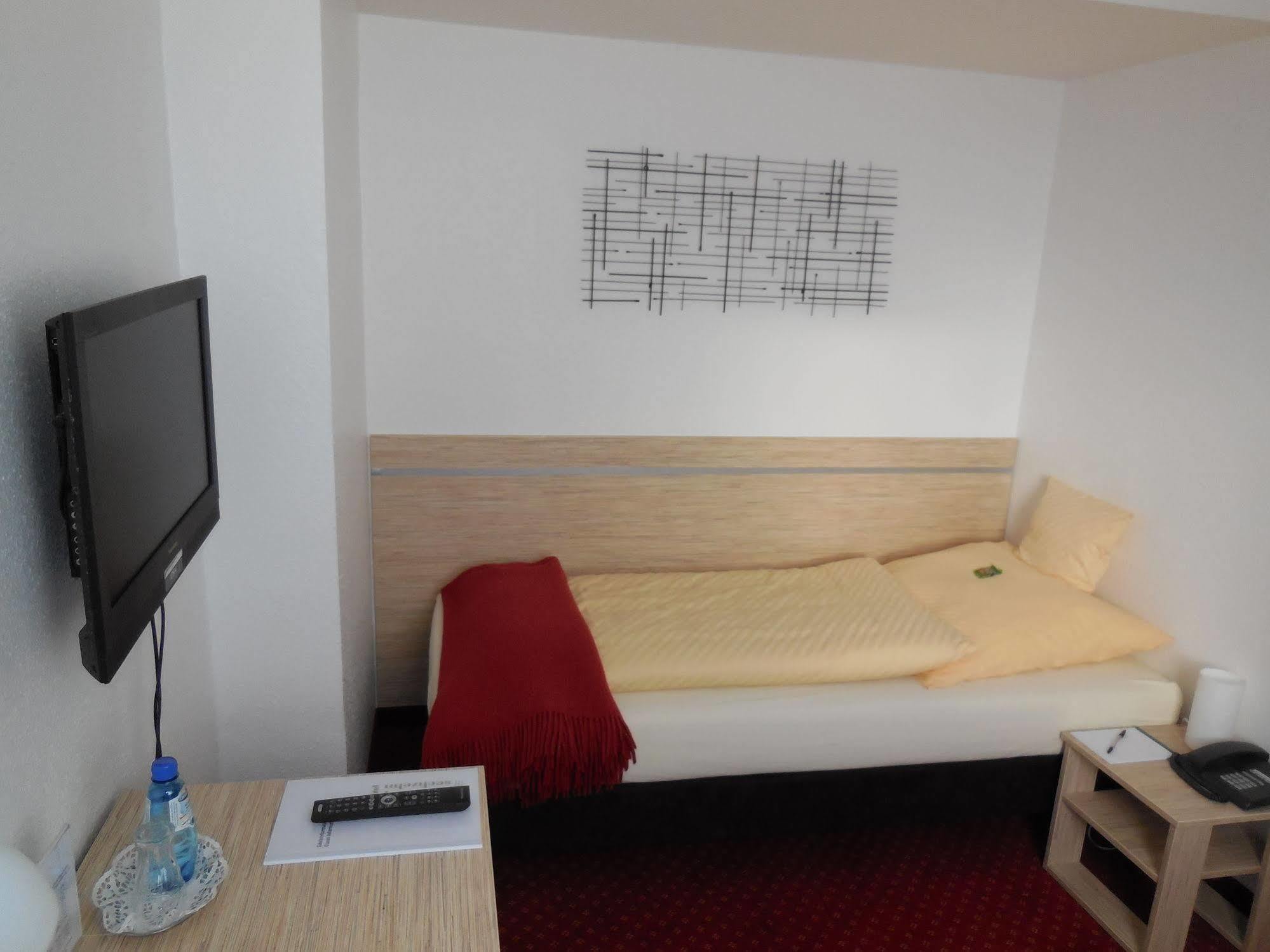 Hotel Sechzehn Leverkusen Extérieur photo