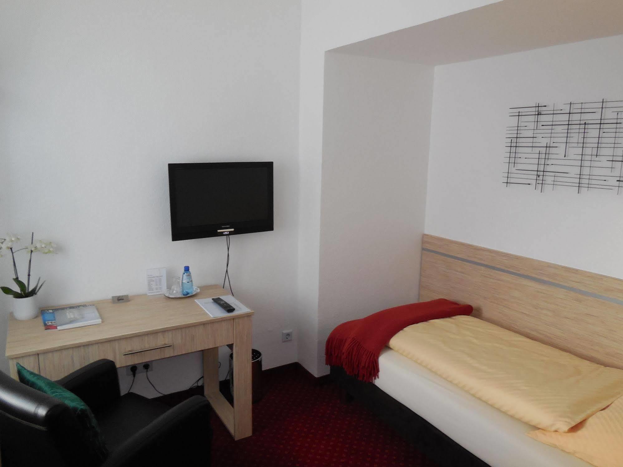Hotel Sechzehn Leverkusen Extérieur photo
