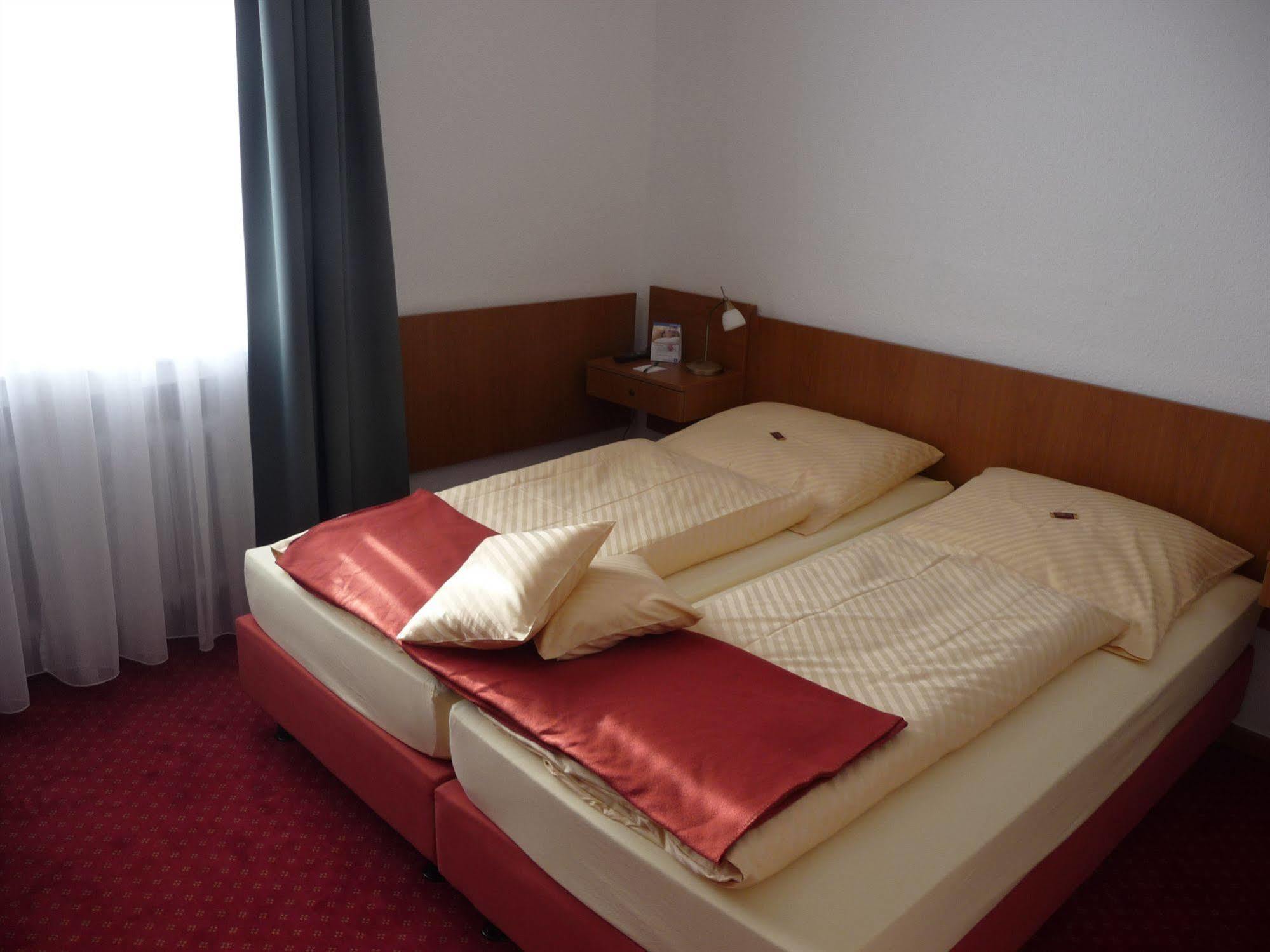Hotel Sechzehn Leverkusen Extérieur photo