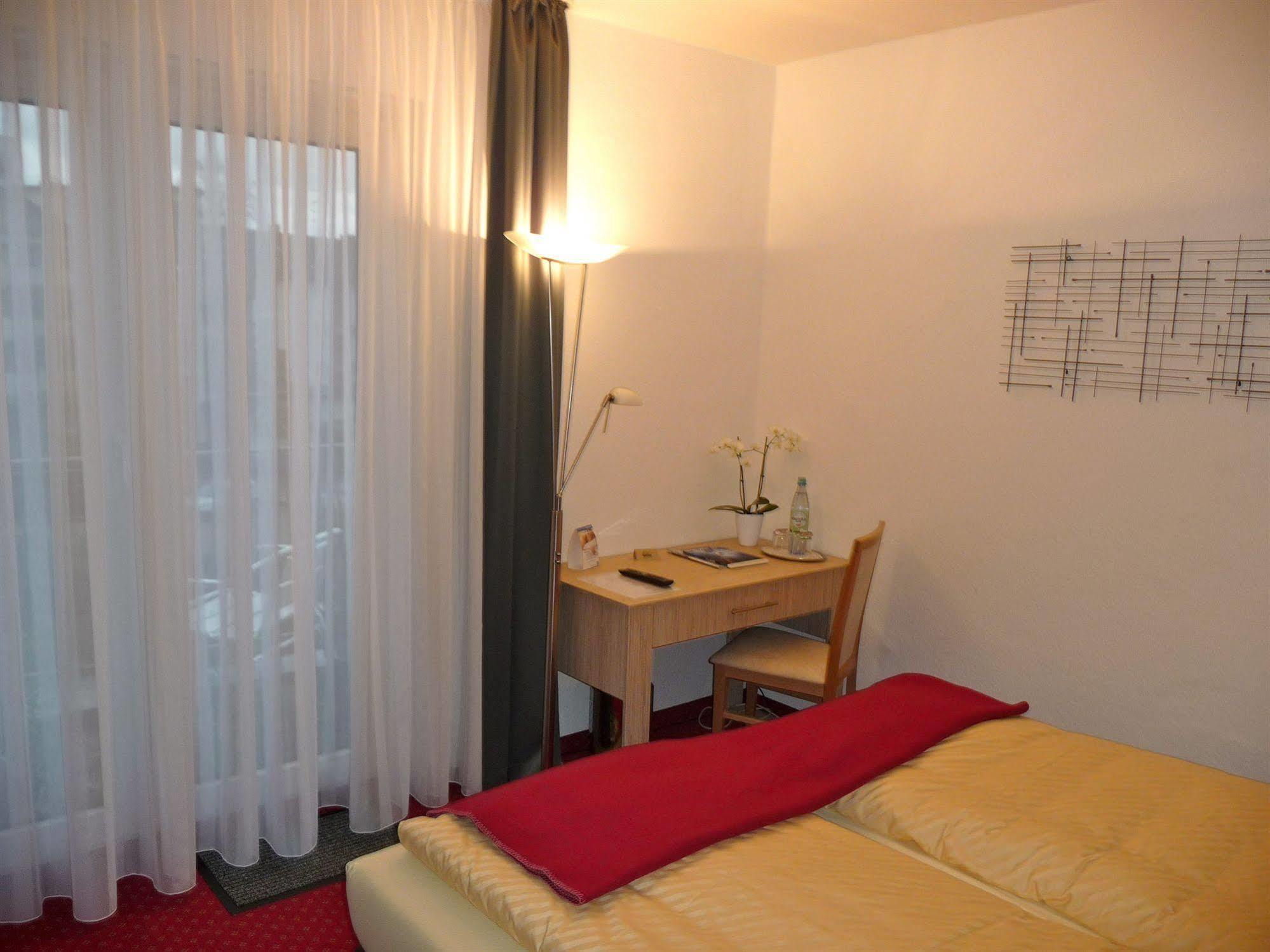 Hotel Sechzehn Leverkusen Extérieur photo