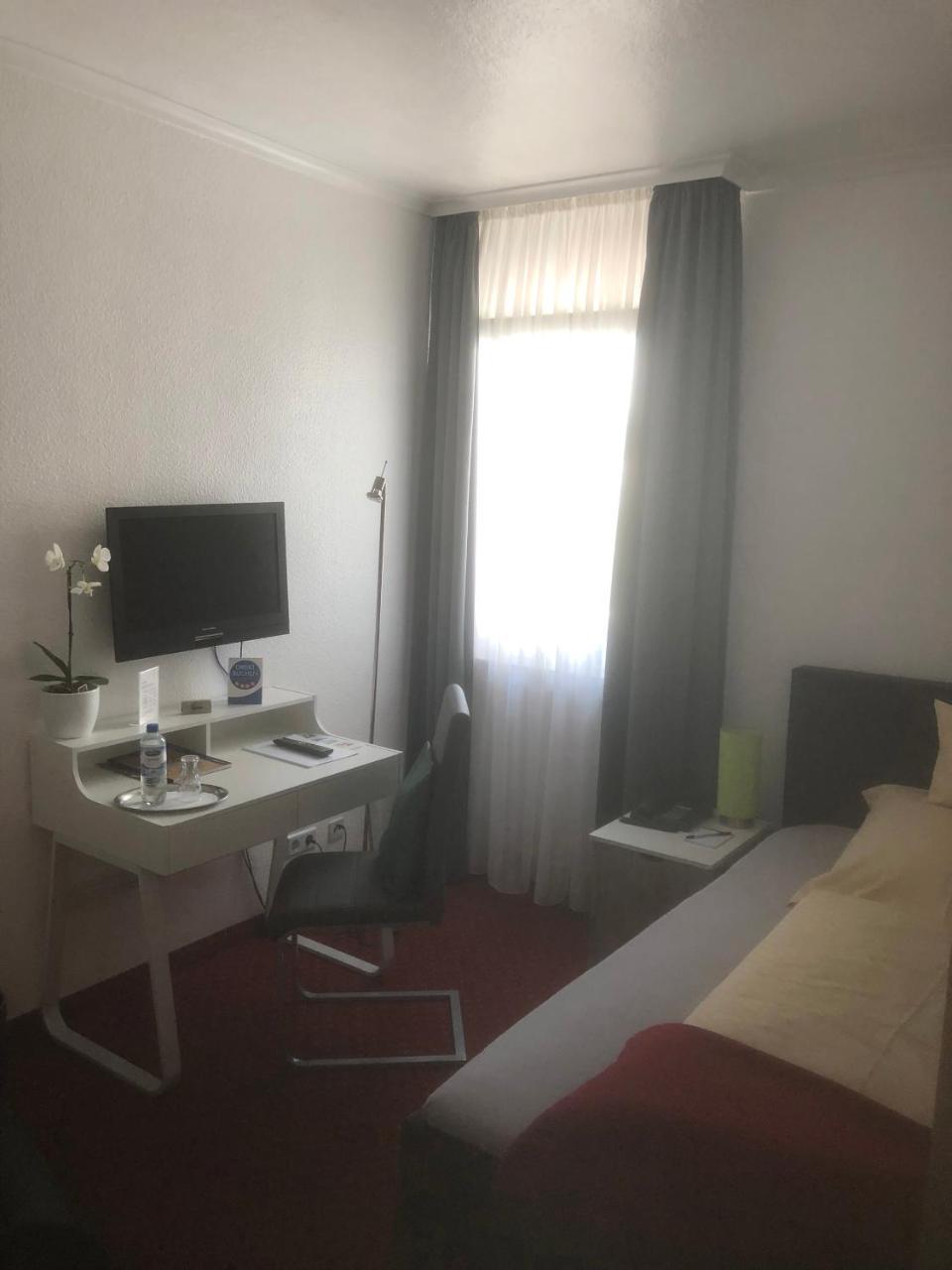 Hotel Sechzehn Leverkusen Extérieur photo